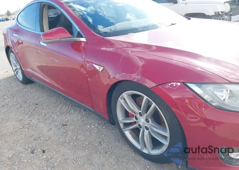 2013 Tesla Model S Performance z USA, uszkodzony, nr VIN 5YJSA1CP4DFP13611